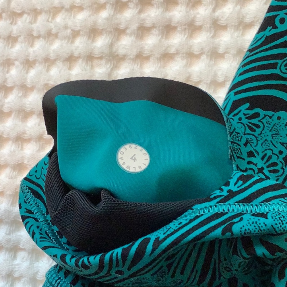 Lululemon In Movement Crops - Picture 8 of 9